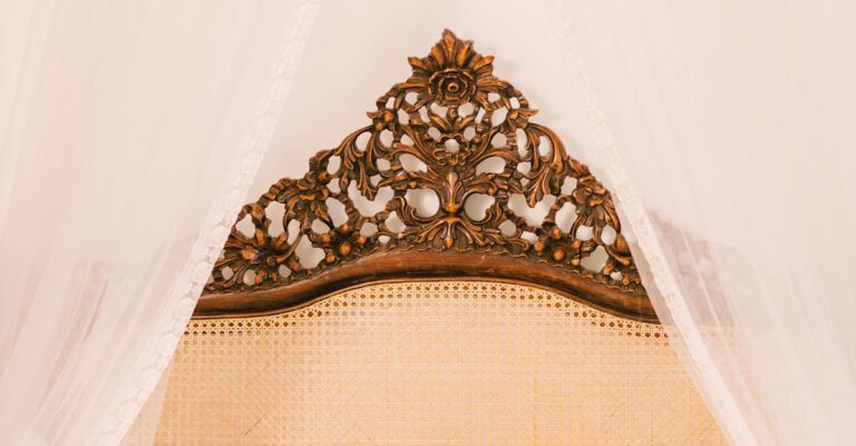 Das Helmholtz-Kopfteil: Verstellbare Bassfallen im Bett für bessere Nachtruhe