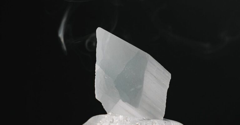 Stromlos durch die Hitzewelle: Kapillaraktive Tonmöbel, die Räume leise kühlen